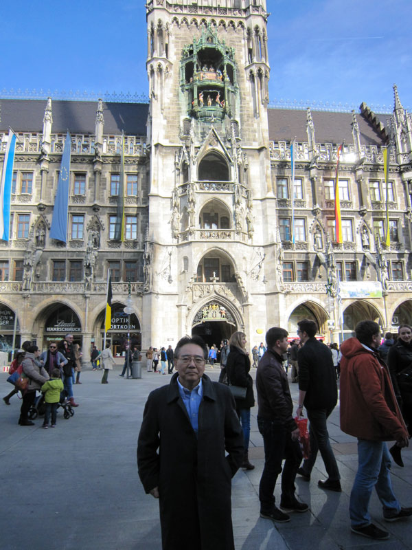 2014年　ドイツ　ミュンヘンの市民広場にて　知財研のPJ出張時撮影